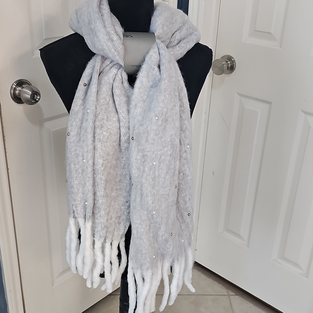 New Nordstrom Rack Faux Pearl Embellished Scarf Gray/White Os — image 2 of 8